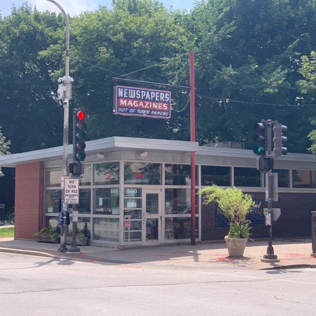 Local Attractions 109 chicaho main news stand